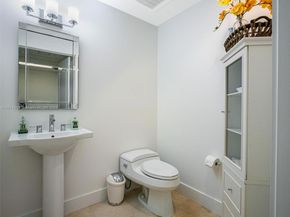 3415 N Ocean Dr 201, Hollywood FL 33019