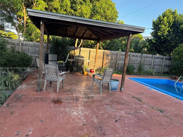 900 NW 127th St, North Miami FL 33168