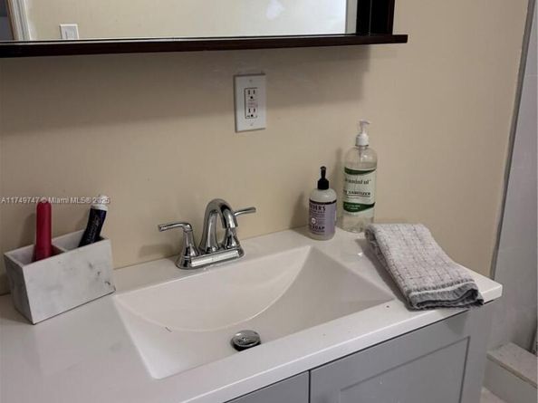 900 NW 127th St, North Miami FL 33168