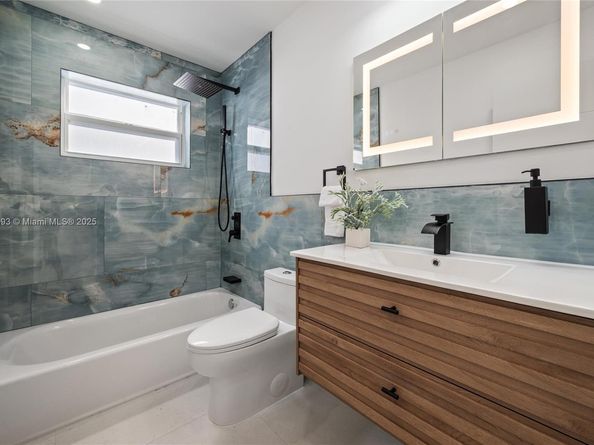 5512 Grant St, Hollywood FL 33021