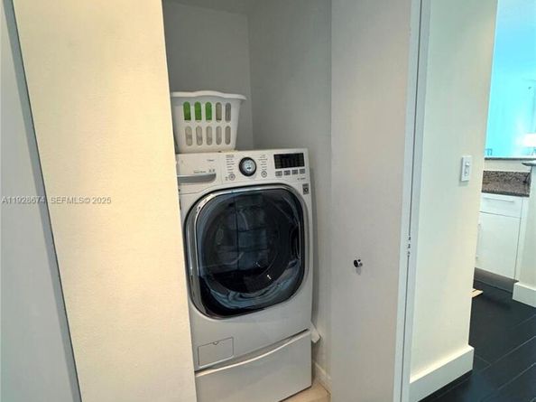 335 S Biscayne Blvd 2403, Miami FL 33131