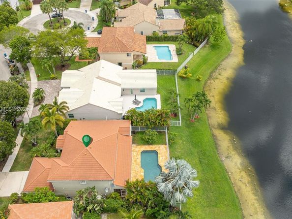 720 Verona Lake Dr, Weston FL 33326