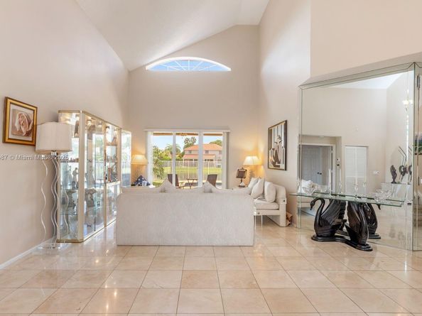 720 Verona Lake Dr, Weston FL 33326