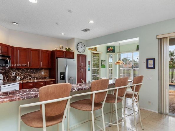 720 Verona Lake Dr, Weston FL 33326