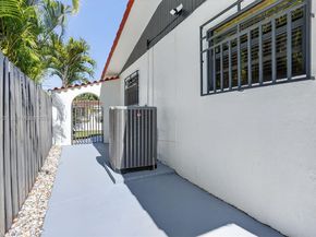 9410 SW 42nd St, Miami FL 33165