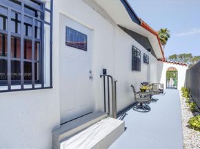 9410 SW 42nd St, Miami FL 33165