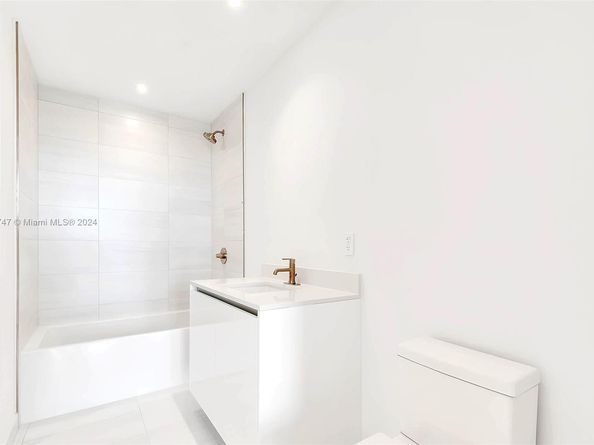 2678 Tigertail Ave 1905, Miami FL 33133