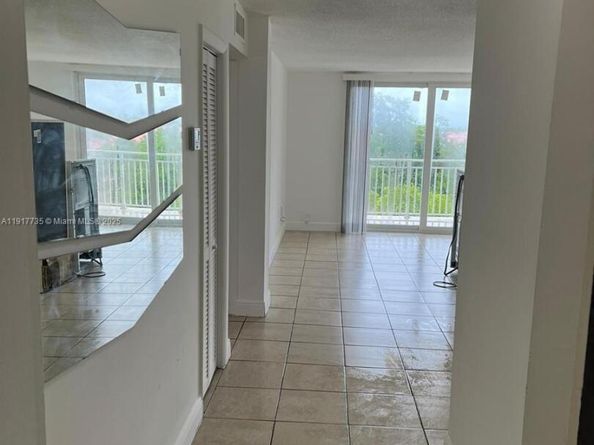 6930 Miami Gardens Dr 1410, Hialeah FL 33015