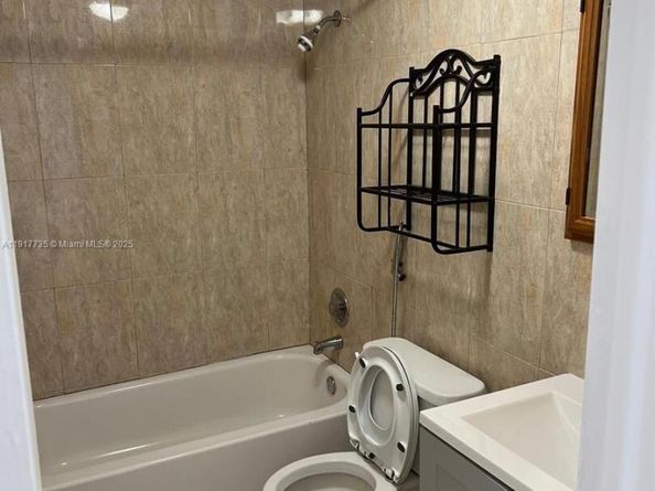 6930 Miami Gardens Dr 1410, Hialeah FL 33015