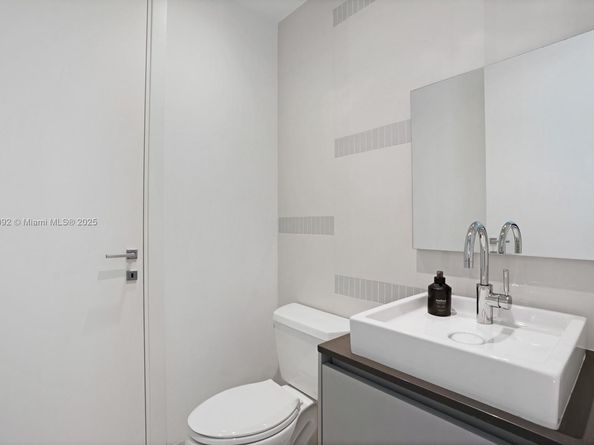 440 S Hibiscus Dr, Miami Beach FL 33139
