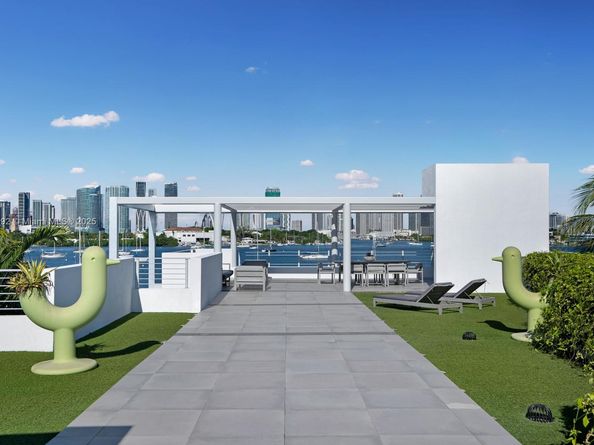 440 S Hibiscus Dr, Miami Beach FL 33139