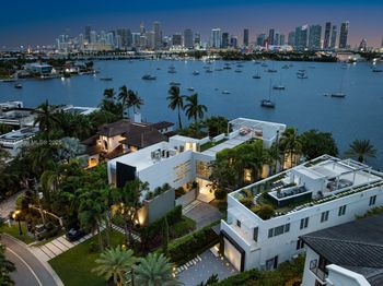 440 S Hibiscus Dr