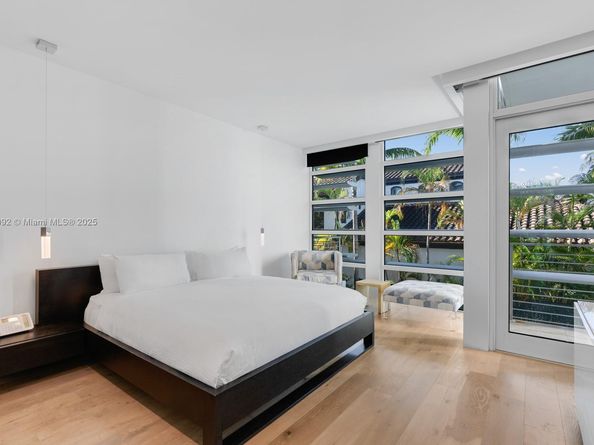 440 S Hibiscus Dr, Miami Beach FL 33139