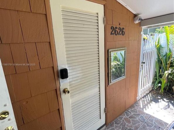 2626 Thomas St, Hollywood FL 33020
