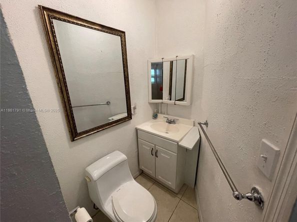 2626 Thomas St, Hollywood FL 33020