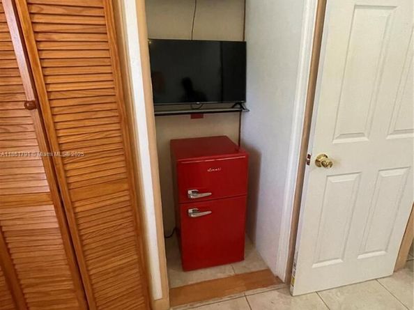 2626 Thomas St, Hollywood FL 33020