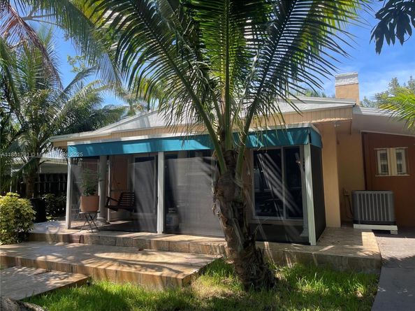 2626 Thomas St, Hollywood FL 33020