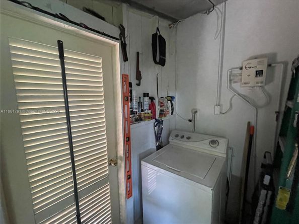 2626 Thomas St, Hollywood FL 33020