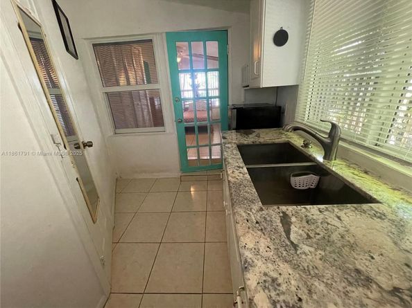 2626 Thomas St, Hollywood FL 33020