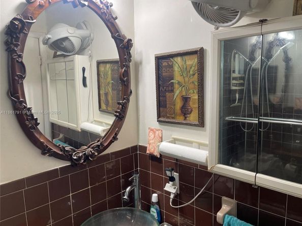 2626 Thomas St, Hollywood FL 33020