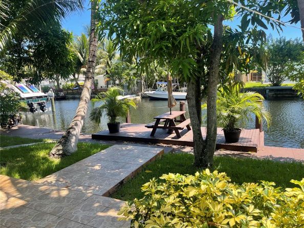 2626 Thomas St, Hollywood FL 33020