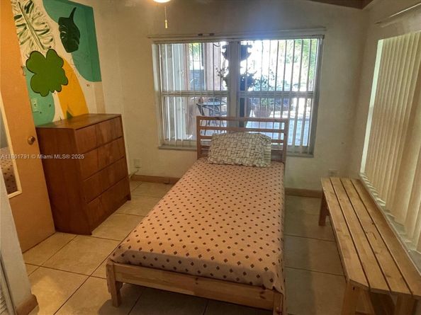 2626 Thomas St, Hollywood FL 33020