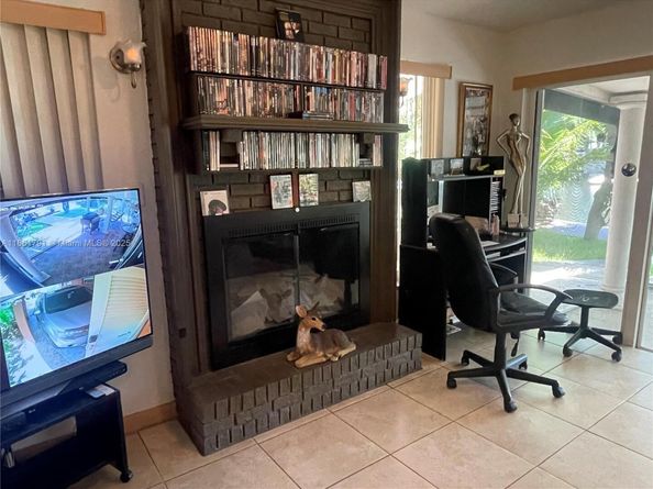 2626 Thomas St, Hollywood FL 33020