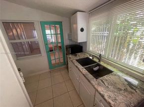 2626 Thomas St, Hollywood FL 33020