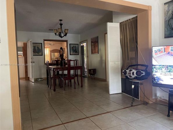 2626 Thomas St, Hollywood FL 33020