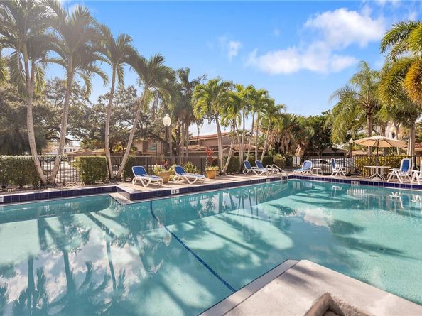 1709 Saint Andrews Rd, Hollywood FL 33021