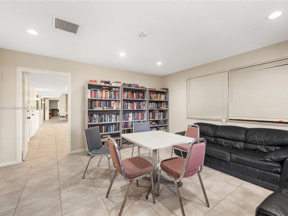 1709 Saint Andrews Rd, Hollywood FL 33021