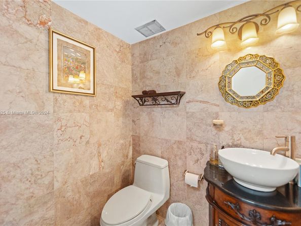 1709 Saint Andrews Rd, Hollywood FL 33021