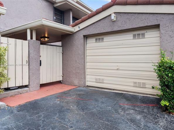 1709 Saint Andrews Rd, Hollywood FL 33021