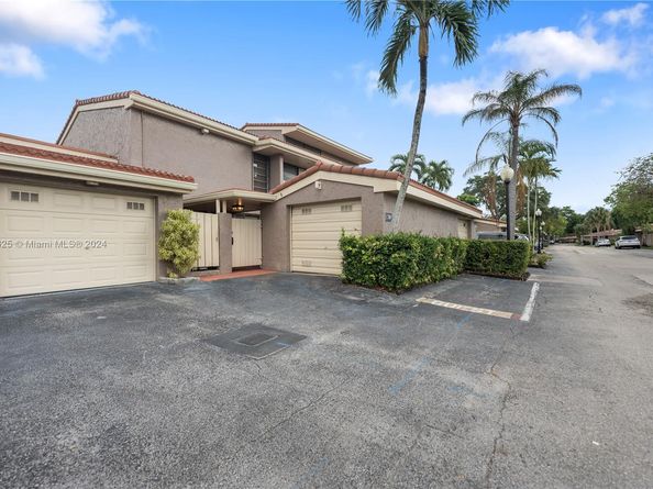 1709 Saint Andrews Rd, Hollywood FL 33021