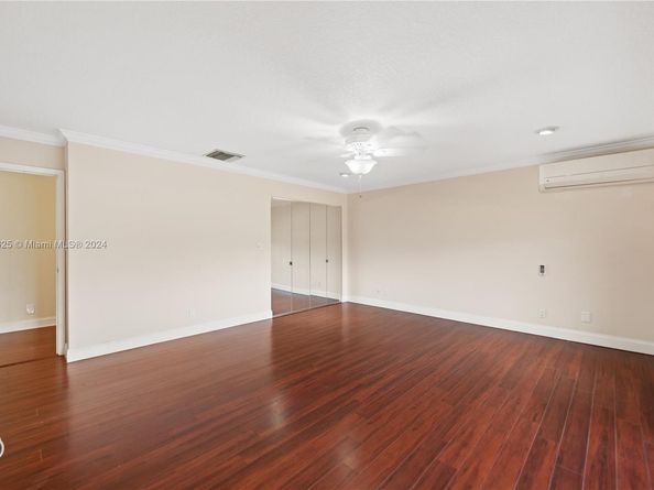 1709 Saint Andrews Rd, Hollywood FL 33021
