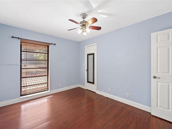 1709 Saint Andrews Rd, Hollywood FL 33021