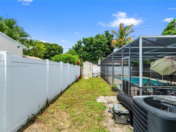 6611 Park St, Hollywood FL 33024