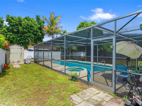 6611 Park St, Hollywood FL 33024