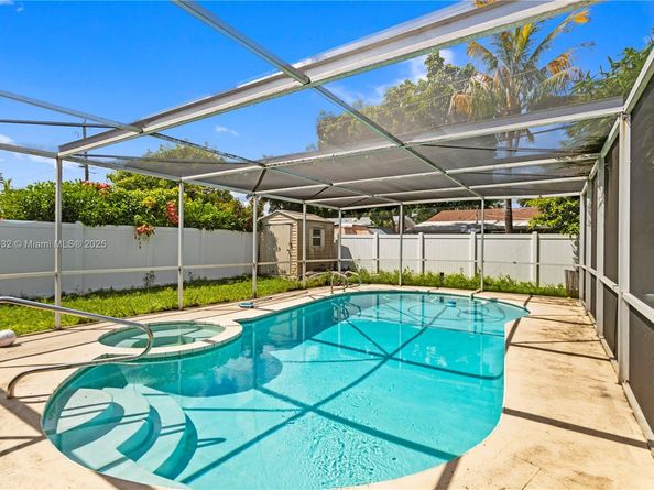 6611 Park St, Hollywood FL 33024
