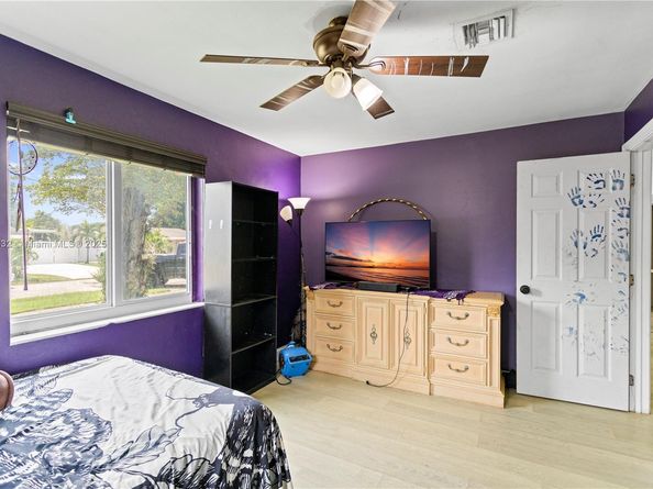 6611 Park St, Hollywood FL 33024