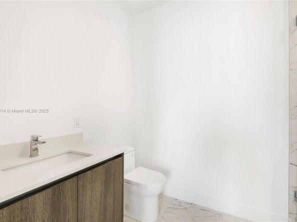 17550 Collins 1604, Sunny Isles Beach FL 33160