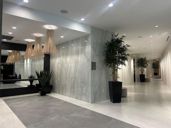 17550 Collins 1604, Sunny Isles Beach FL 33160