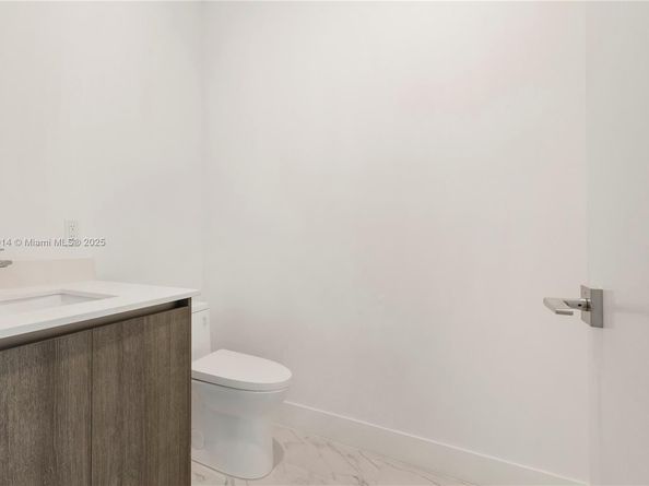 17550 Collins 1604, Sunny Isles Beach FL 33160