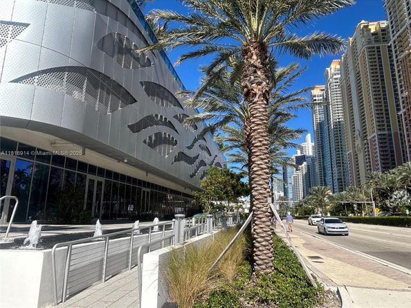 17550 Collins 1604, Sunny Isles Beach FL 33160