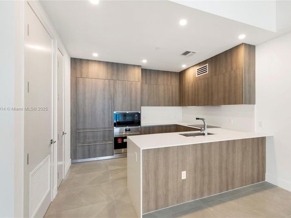 17550 Collins 1604, Sunny Isles Beach FL 33160
