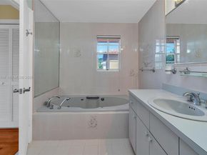 5309 Alton Rd, Miami Beach FL 33140