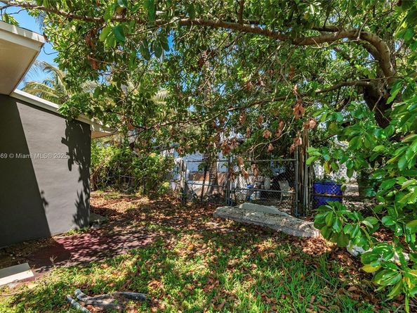 171 NW 70th St, Miami FL 33150