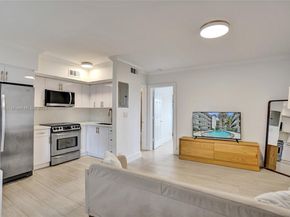 924 SE 2nd St 32, Fort Lauderdale FL 33301