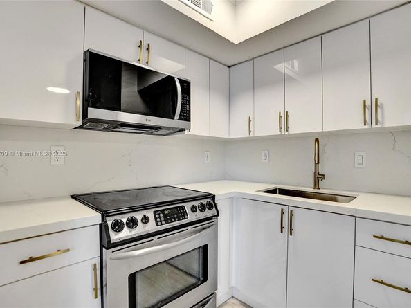 924 SE 2nd St 32, Fort Lauderdale FL 33301
