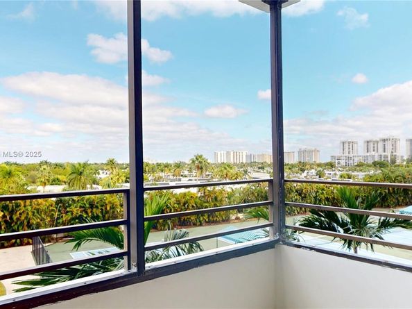 600 Three Islands Blvd 402, Hallandale Beach FL 33009